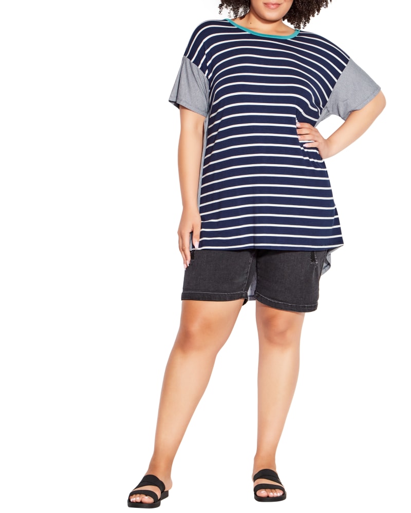 Front of a model wearing a size 20 TOP JAYCEE STRIPE in Navy / White by avenue. | dia_product_style_image_id:293534